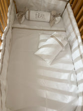 Cargar imagen en el visor de la galería, Sets para Cuna Piqué Español y Tira Bordada