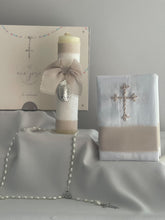 Cargar imagen en el visor de la galería, Kit Primera Comunión CLÁSICO con Medalla Virgen Guadalupe Ovalada 5 cms.