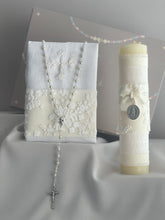 Cargar imagen en el visor de la galería, Kit Primera Comunión Colección Bordado Tul Medalla Virgen Guadalupe 2 cms.