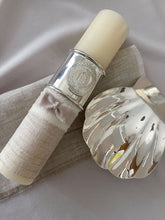 Cargar imagen en el visor de la galería, Kit Bautizo Colección Elegance con Aro e Imagen Virgen de Guadalupe Redonda con Moño