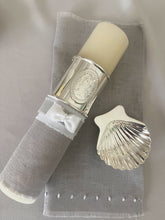 Cargar imagen en el visor de la galería, Kit Bautizo Colección Elegance con Aro e Imagen Virgen de Guadalupe Oval con Moño