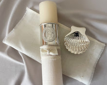 Cargar imagen en el visor de la galería, Kit Bautizo Colección Elegance con Aro e Imagen Virgen de Guadalupe Redonda con Moño