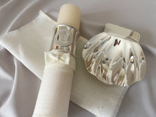 Cargar imagen en el visor de la galería, Kit Bautizo Colección Elegance con Aro e Imagen Virgen de Guadalupe Redonda con Moño