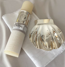 Cargar imagen en el visor de la galería, Kit Bautizo Colección Elegance con Aro e Imagen Virgen de Guadalupe Redonda con Moño