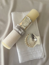 Cargar imagen en el visor de la galería, Kit Bautizo Colección Elegance con Aro e Imagen Virgen de Guadalupe Redonda con Moño