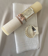 Cargar imagen en el visor de la galería, Kit Bautizo Colección Elegance con Aro e Imagen Virgen de Guadalupe Redonda con Moño