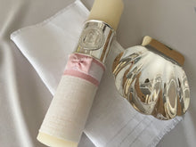 Cargar imagen en el visor de la galería, Kit Bautizo Colección Elegance con Aro e Imagen Virgen de Guadalupe Redonda con Moño