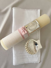 Cargar imagen en el visor de la galería, Kit Bautizo Colección Elegance con Aro e Imagen Virgen de Guadalupe Redonda con Moño