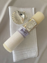 Cargar imagen en el visor de la galería, Kit Bautizo Colección Elegance con Aro e Imagen Virgen de Guadalupe Redonda con Moño