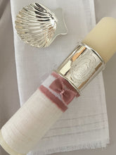 Cargar imagen en el visor de la galería, Kit Bautizo Colección Elegance con Aro e Imagen Virgen de Guadalupe Oval con Moño