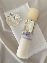 Cargar imagen en el visor de la galería, Kit Bautizo Colección Elegance con Aro e Imagen Virgen de Guadalupe Oval con Moño