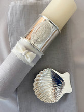 Cargar imagen en el visor de la galería, Kit Bautizo Colección Elegance con Aro e Imagen Virgen de Guadalupe Oval con Moño