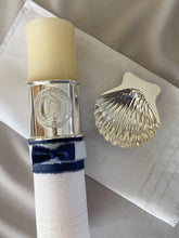 Cargar imagen en el visor de la galería, Kit Bautizo Colección Elegance con Aro e Imagen Virgen de Guadalupe Redonda con Moño