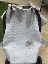 Cargar imagen en el visor de la galería, Cubre Porta Bebé  Piqué Rombitos