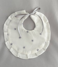 Cargar imagen en el visor de la galería, Babero Colección Estrellitas