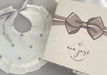 Cargar imagen en el visor de la galería, Babero Colección Estrellitas