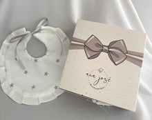 Cargar imagen en el visor de la galería, Babero Colección Estrellitas