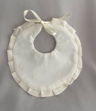 Cargar imagen en el visor de la galería, Babero Colección Estrellitas