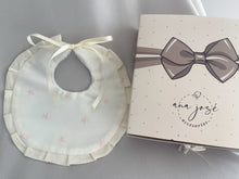 Cargar imagen en el visor de la galería, Babero Colección Estrellitas