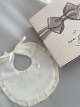 Cargar imagen en el visor de la galería, Babero Colección Estrellitas