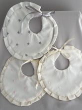 Cargar imagen en el visor de la galería, Babero Colección Estrellitas