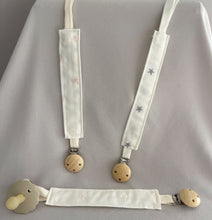 Cargar imagen en el visor de la galería, Porta chupón Colección Estrellitas