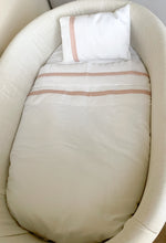 Cargar imagen en el visor de la galería, Juego de Sábanas Algodón Piqué y Tira Bordada Española