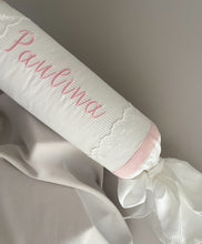 Cargar imagen en el visor de la galería, Sets para Cuna Piqué Español y Tira Bordada