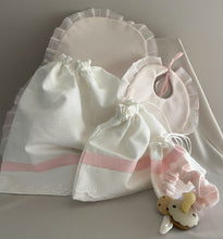 Cargar imagen en el visor de la galería, Set de Bolsitas Multi Usos de Piqué y Tira Bordada Española.