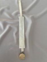 Cargar imagen en el visor de la galería, Porta Chupón Piqué y Tira Bordada Española