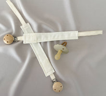 Cargar imagen en el visor de la galería, Porta Chupón Piqué y Tira Bordada Española