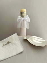 Cargar imagen en el visor de la galería, Kit Bautizo Colección ARO con Virgen de Guadalupe REDONDA con Moño Gasa