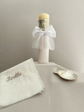 Cargar imagen en el visor de la galería, Kit Bautizo Colección ARO con Virgen de Guadalupe REDONDA con Moño Gasa