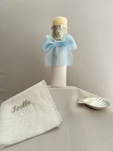 Cargar imagen en el visor de la galería, Kit Bautizo Colección ARO con Virgen de Guadalupe REDONDA con Moño Gasa