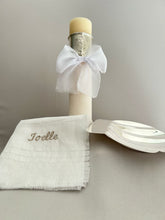 Cargar imagen en el visor de la galería, Kit Bautizo Colección ARO con Virgen de Guadalupe OVAL con Moño Gasa