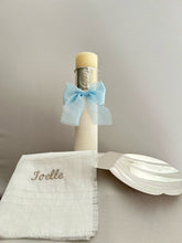 Cargar imagen en el visor de la galería, Kit Bautizo Colección ARO con Virgen de Guadalupe OVAL con Moño Gasa