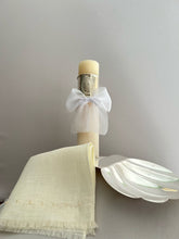 Cargar imagen en el visor de la galería, Kit Bautizo Colección ARO con Virgen de Guadalupe OVAL con Moño Gasa