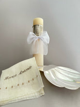 Cargar imagen en el visor de la galería, Kit Bautizo Colección ARO con Virgen de Guadalupe OVAL con Moño Gasa