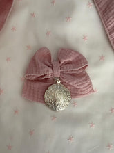 Cargar imagen en el visor de la galería, Cubre Porta Bebé Piqué Estrellitas con Muselina