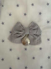 Cargar imagen en el visor de la galería, Cubre Porta Bebé Piqué Estrellitas con Muselina