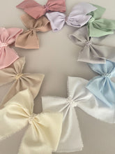 Cargar imagen en el visor de la galería, Moño Lorenza