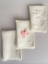 Cargar imagen en el visor de la galería, Kit Bautizo Clásico con Medalla Virgen Guadalupe 5 cms.