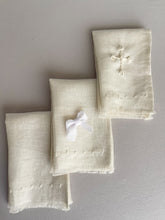 Cargar imagen en el visor de la galería, Kit Bautizo Clásico con Medalla Virgen Guadalupe 5 cms.