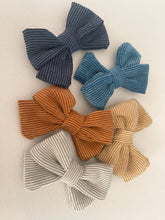 Cargar imagen en el visor de la galería, Moño Isabella Colección Otoño/Invierno