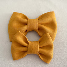 Cargar imagen en el visor de la galería, Moño Manuela Colección Otoño/Invierno terciopelo y lino