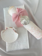 Kit Bautizo Colección PEONY Bordado Tul Español con Medalla Virgen Guadalupe 5cms Redonda