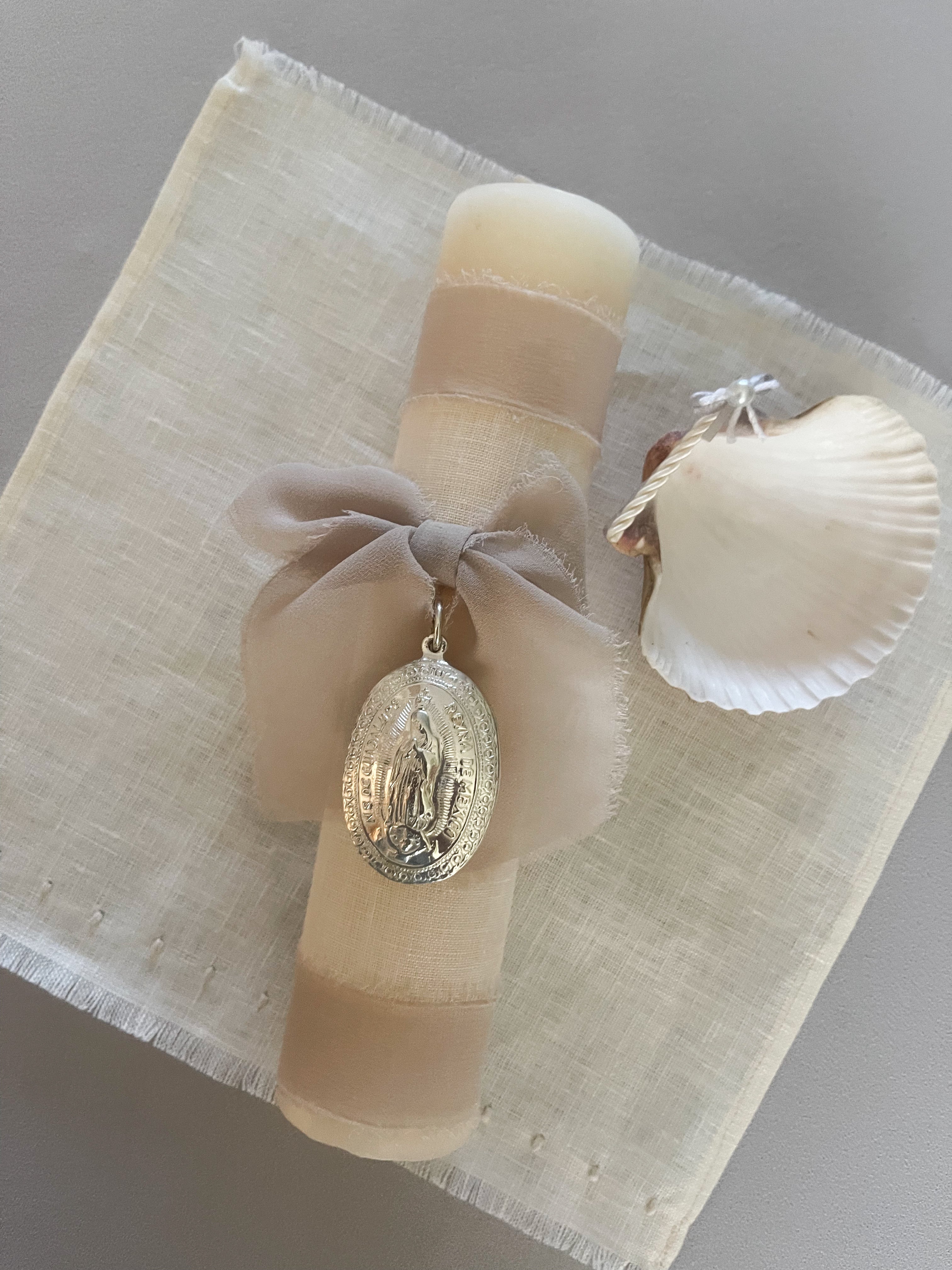 Kit Bautizo Clásico con Medalla Virgen Guadalupe Oval