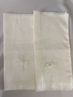 Kit Bautizo Colección PEONY Bordado Tul Español con Medalla Virgen Guadalupe 5cms Ovalada