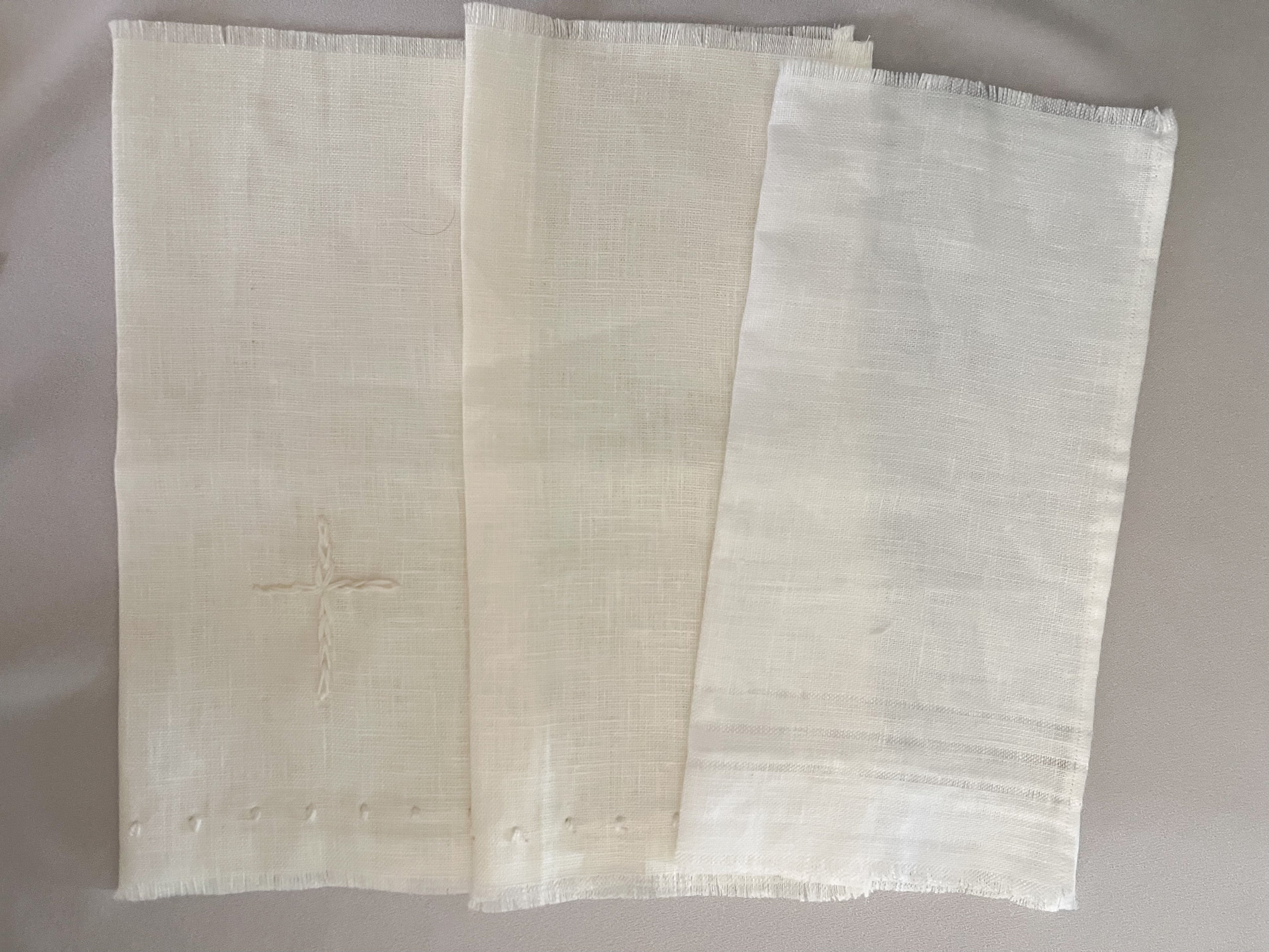 Kit Bautizo Colección PEONY Bordado Tul Español con Medalla Virgen Guadalupe 5cms Ovalada