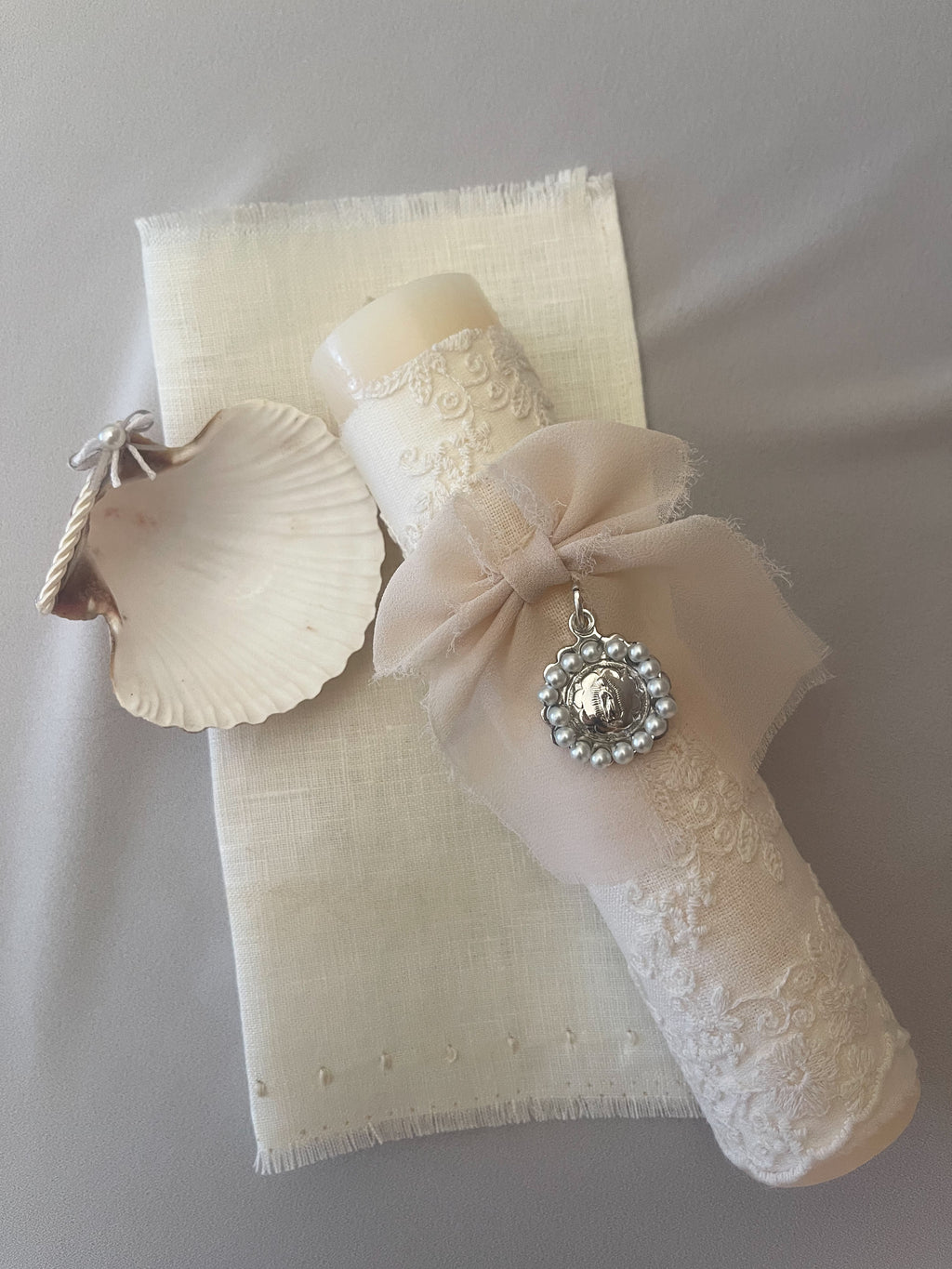 Kit Bautizo Colección Bordado Tul Virgen Guadalupe Perlas